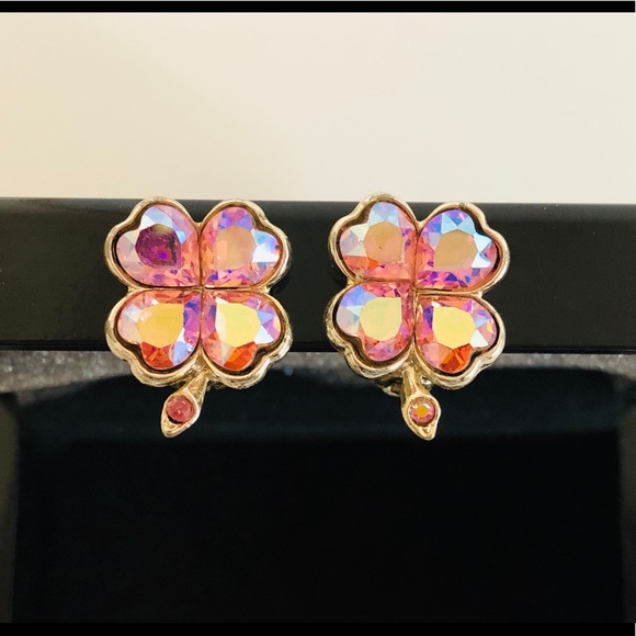 Vintage Four Leaf Flower Heart Clip On Earrings - Picture 1 of 6